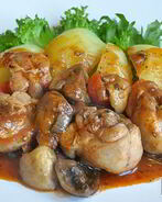 Куриное рагу с грибами и томатным соком