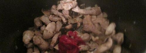 мясное рагу с грибами и орехами. Шаг 5