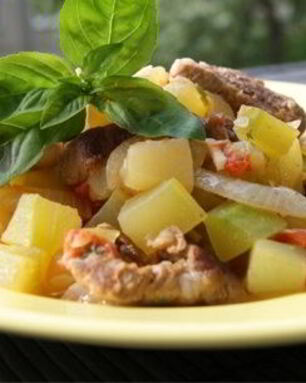 Мясное рагу с кабачками