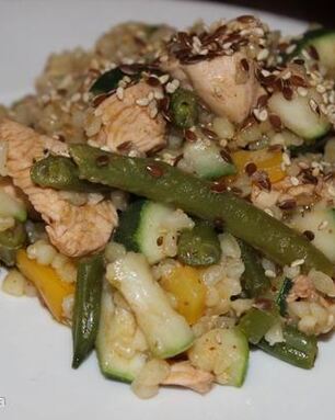 Овощное рагу с куриным филе и булгуром