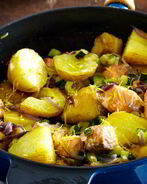 Рагу из молодого картофеля с лососем и цукини