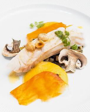 Тюрбо с пеной из сладкого картофеля и фрикасе из шампиньонов