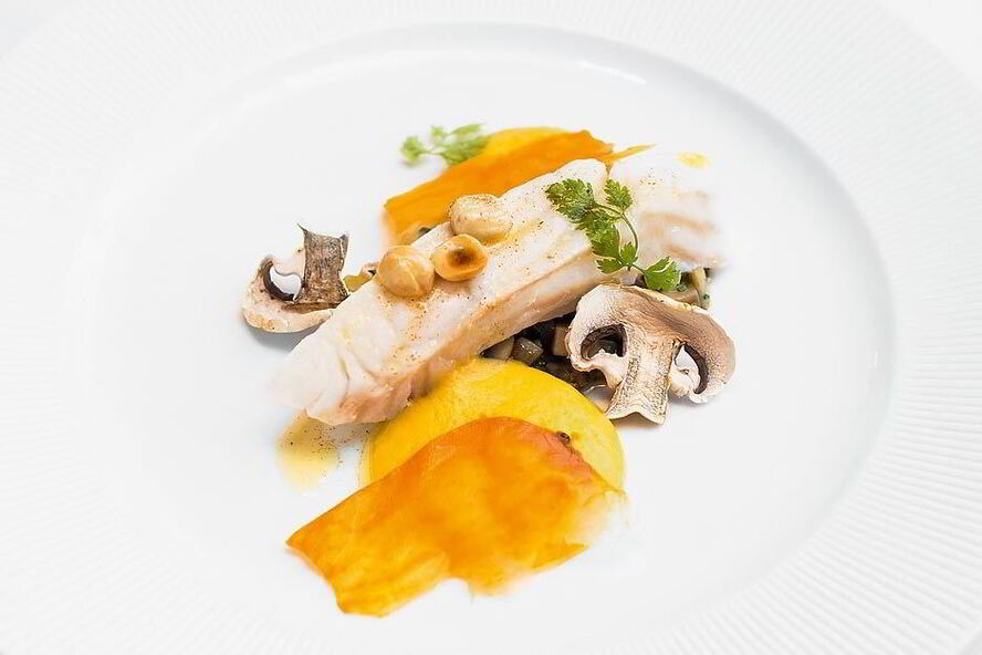 Рецепт тюрбо с пеной из сладкого картофеля и фрикасе из шампиньонов