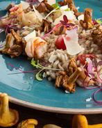 Ризотто с лисичками и креветками в трюфельном соусе