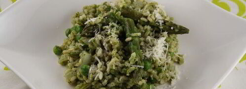 запеченное ризотто со спаржей, зеленым горошком и шпинатом. Шаг 11