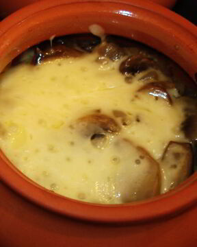 Фаршированные кальмары в горшочке