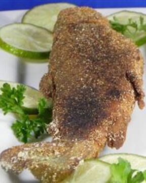 Форель, зажаренная целиком в панировке