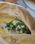 Гребешки и палтус с чесночно-сливочным соусом