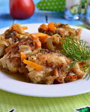 Хек с луком и морковью в мультиварке