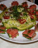 Копченый лосось со свежим огурцом