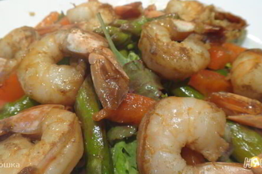 Рецепт креветок и спаржа с имбирем