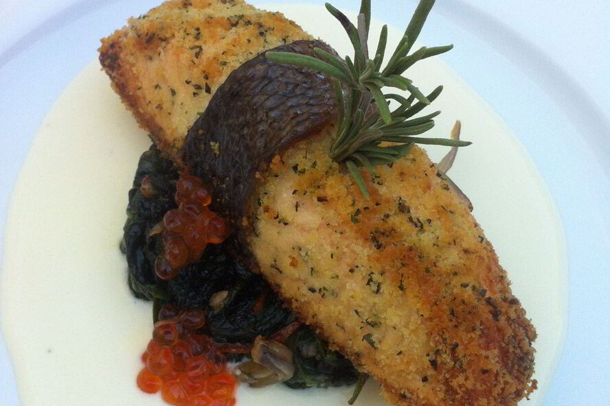 Рецепт лосося со шпинатом в сливочно-икорном соусе