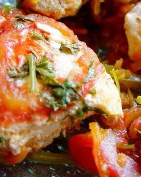 Масляная рыба, тушенная с овощами