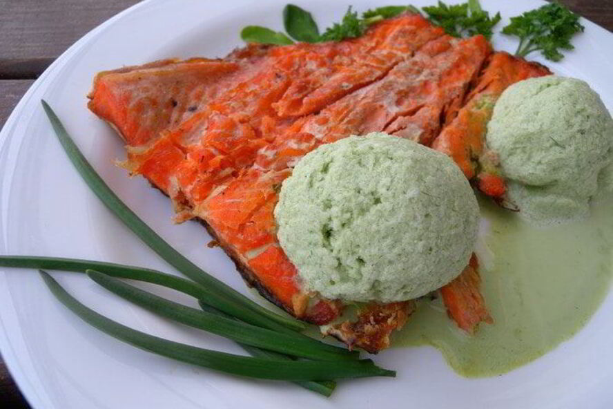 Рецепт семги-гриля с мороженым из петрушки