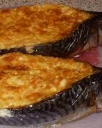 Скумбрия, фаршированная грибами и сыром