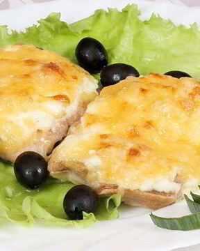 Запеченная горбуша под сыром в духовке