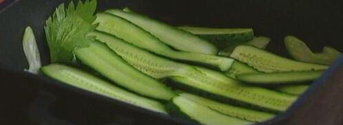 запеченная лимонная треска с огурцами и сельдереем. Шаг 5