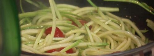 запеченная треска с лапшой из кабачков и с соусом из авокадо. Шаг 6