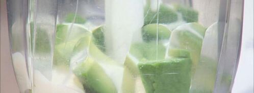 запеченная треска с лапшой из кабачков и с соусом из авокадо. Шаг 7