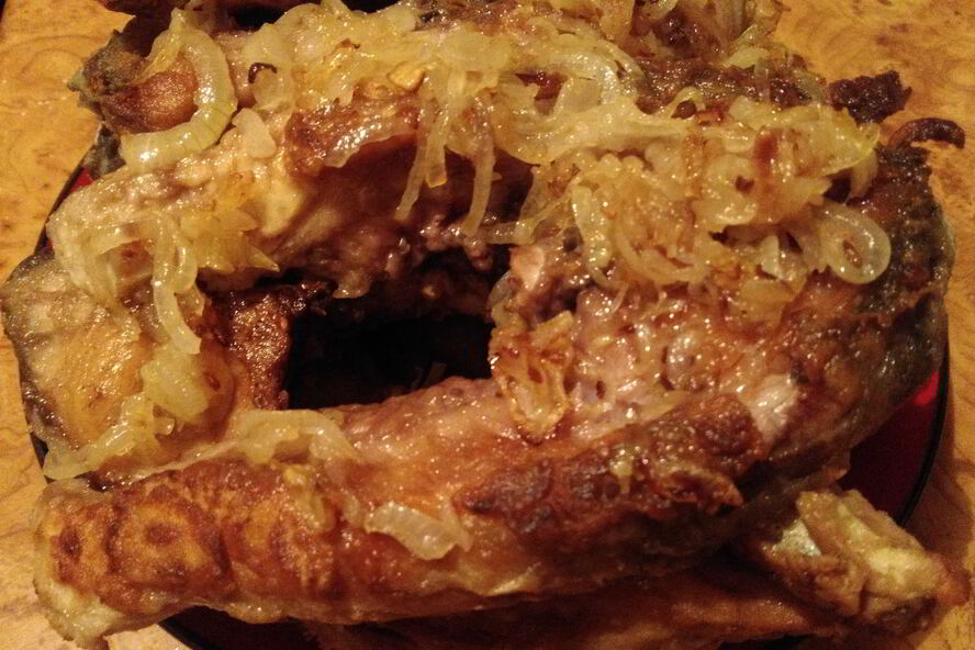 Рецепт зеркального карпа жареного с луком