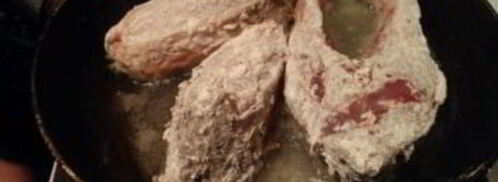 зеркальный карп жареный с луком. Шаг 4