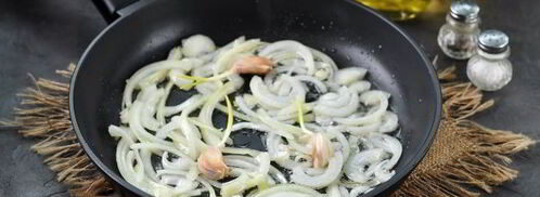 жареные рапаны с луком. Шаг 4