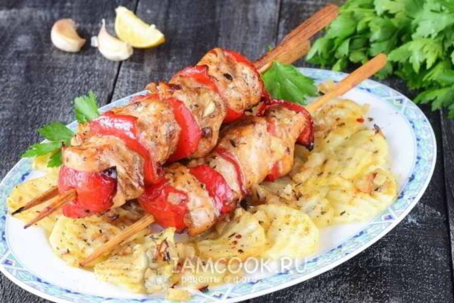 Рецепт куриного шашлыка с картошкой в духовке