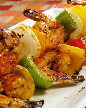 Шашлык с креветками и овощами