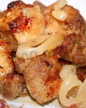 Шашлык в духовке на луковой подушке