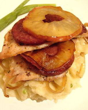 Куриные шницели с яблоками и чоризо
