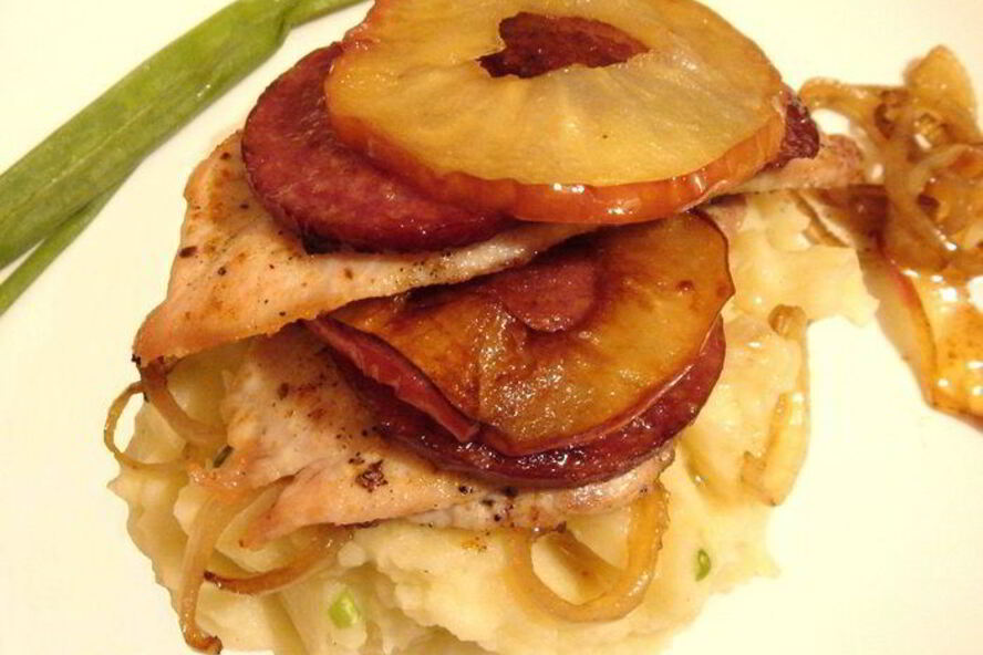 Рецепт куриных шницелей с яблоками и чоризо