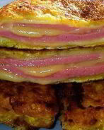 Простой шницель из ветчины и сыра