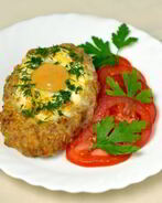 Шницель из фарша с яйцом