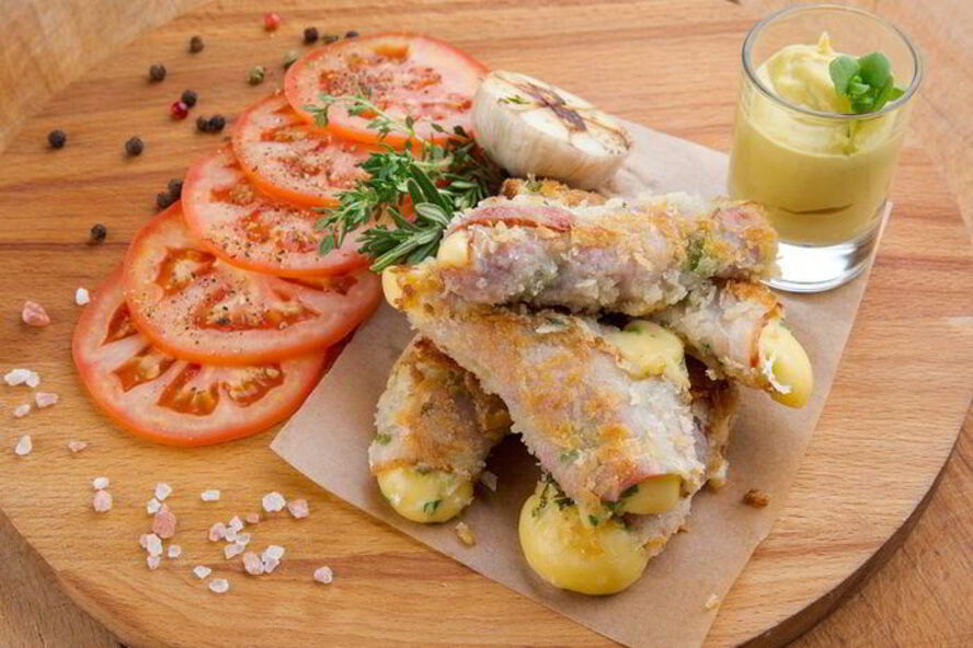 Рецепт шницеля с сыром в беконе