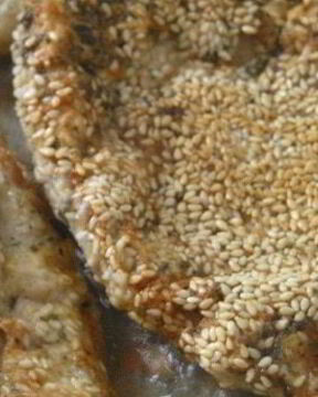 Шницель в мятной панировке с кунжутом