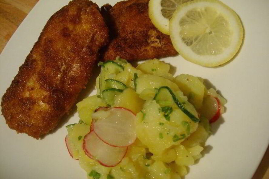 Рецепт венского шницеля с картофельным салатом