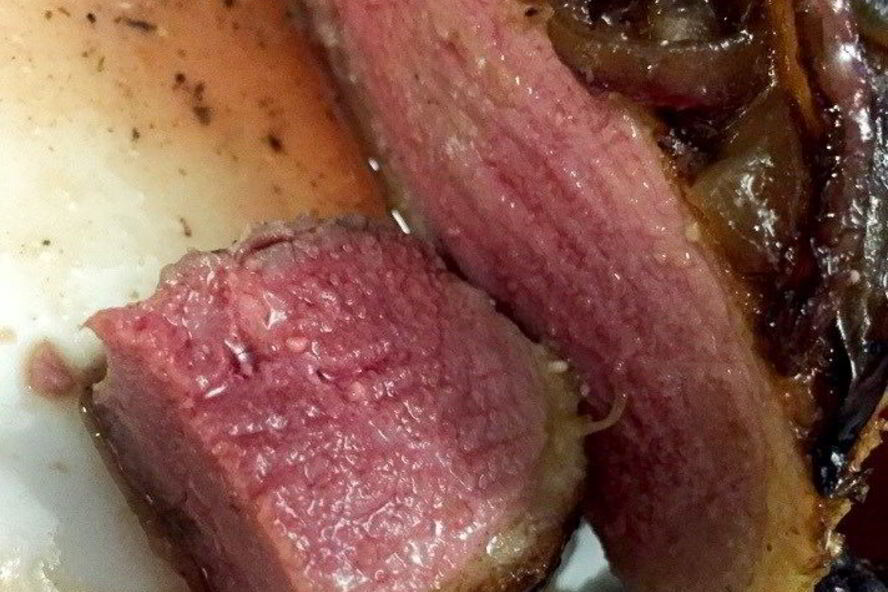 Рецепт гриля стейк из утиной грудки с соусом из слив