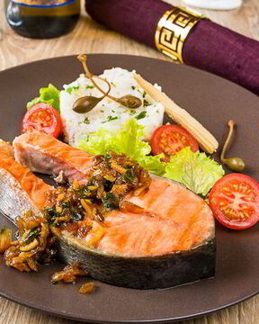 Пряные стейки из лосося с имбирем