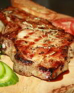 Сочный свиной стейк