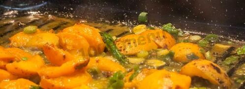 стейк из говядины с абрикосовыми дольками. Шаг 11