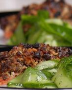 Стейк из семги с грецким орехом