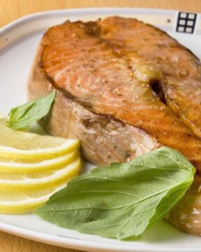 Стейк из семги с лимоном