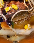 Стейк на гриле с дыней, тыквой и ростками сои