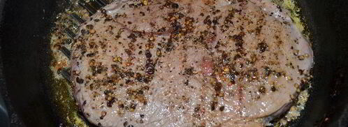 стейк с черным перцем, коньяком и грибами. Шаг 3