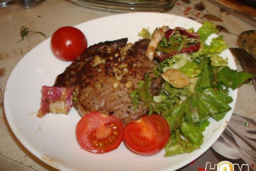 Рецепт стейка с салатом микс