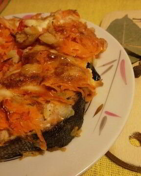 Стейки горбуши, запеченные с овощами