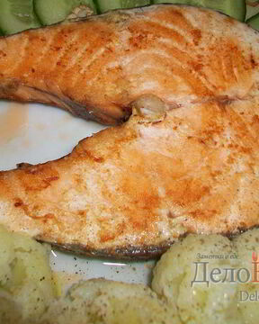 Жареный стейк из семги без масла