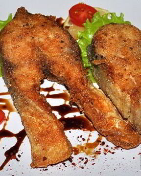 Жареные стейки толстолобика