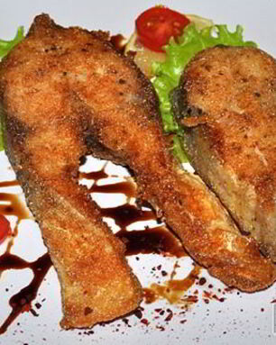 Жареные стейки толстолобика