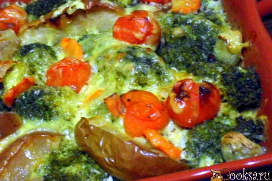 Рецепт мясных тефтелей, запеченных под овощной шубой и молочным соусом